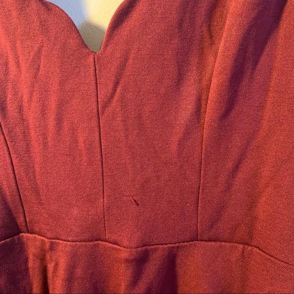 Women’s Burgundy Scalloped V Neck Summer Dress - Picture 4 of 7